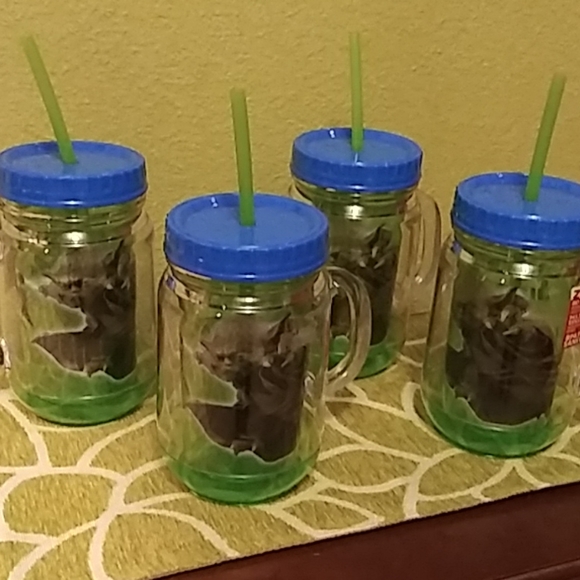 NEW*STAR WARS YODA INSULATED SET OF 4 PLASTIC MUGS - Picture 2 of 5